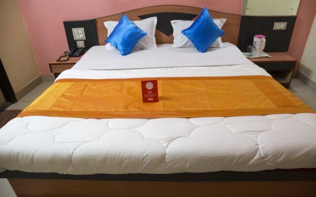 OYO 3886 Hotel Trimurti Heights