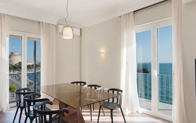 Primavera' Seafront apt with tower view
