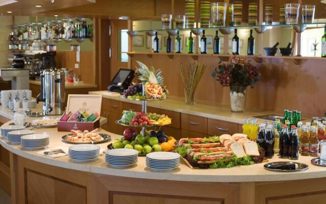 Dolce Villa Hotel