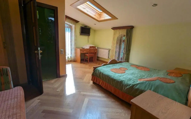 Star Apartment (Star Apartment)