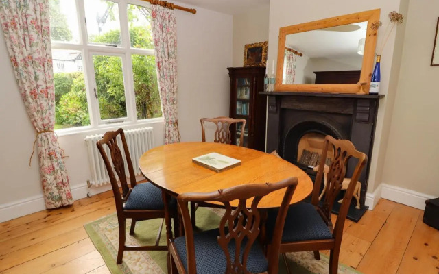 2 Ashby Place