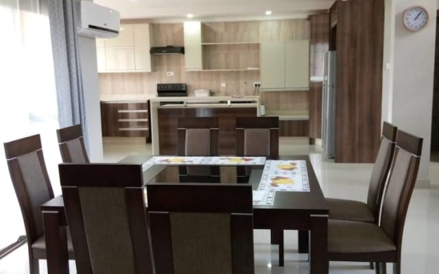 4 Bedrooms Exclusive Apartment in Jesmondin