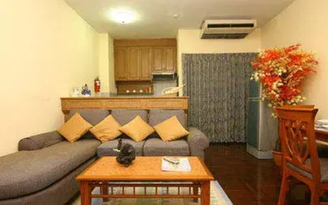 Omni Suites Apartment Hotel.