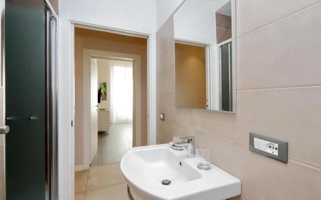 Vatican Museum Bright Apartment up to 9 people