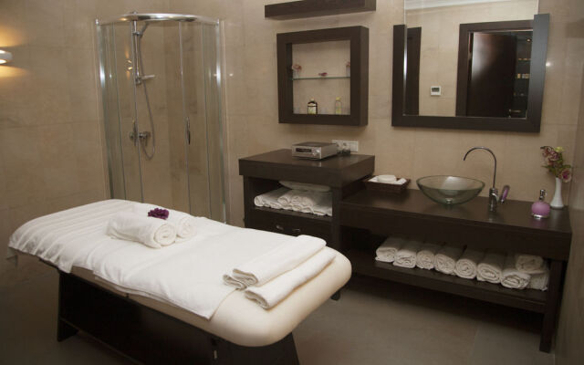 Shirvan Hotel & SPA