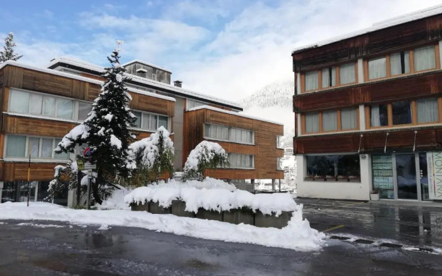 Residence Pradalago by Montana