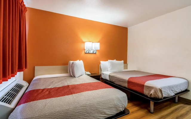 Motel 6 Lumberton, NC