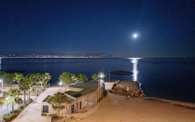 Antibes: A nest perched on the sea!