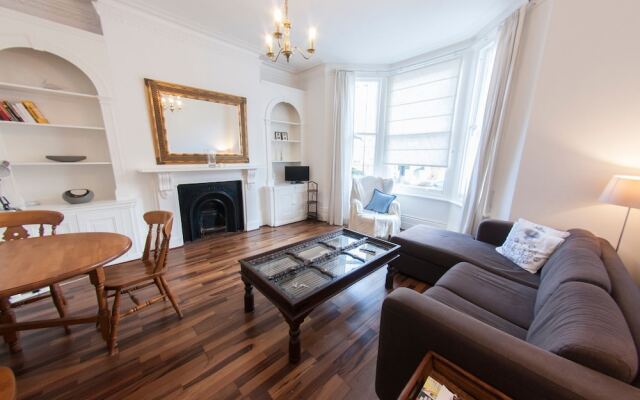 Newly Refurbished Victorian Style Flat for 2