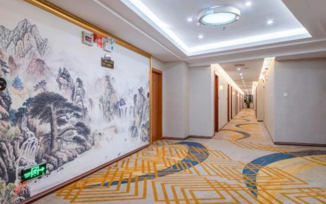 Hengyi Hotel (Railway Station Store of Dashu Camp, Renmin East Road, Kunming)