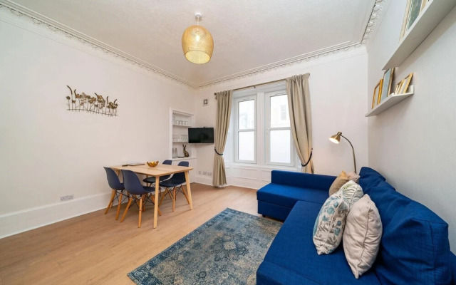 The Jam - Cunningly Good Cunningham Street Apartment