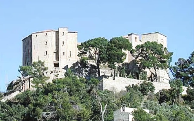 Chateau De Meyrargues