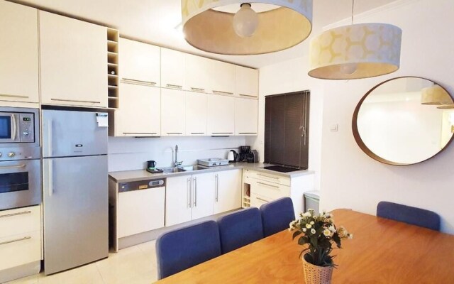 Charming 3 BDR Apt 2 min from beach TL51