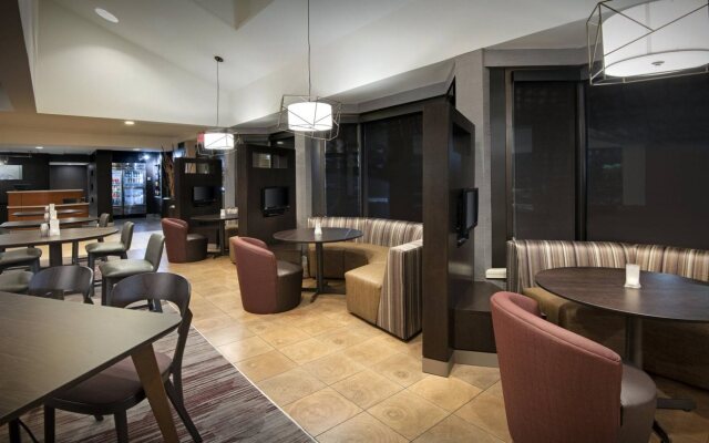 Courtyard by Marriott Savannah Midtown