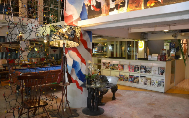 Silom Art Hostel