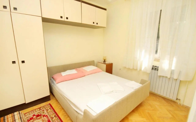 Apartments with a parking space Senj - 5572