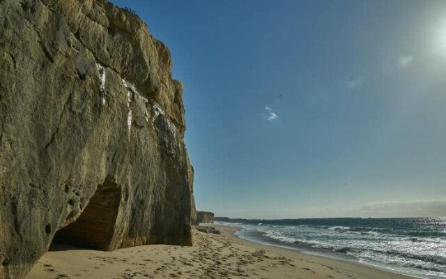 Torel Cliff Surf & Golf
