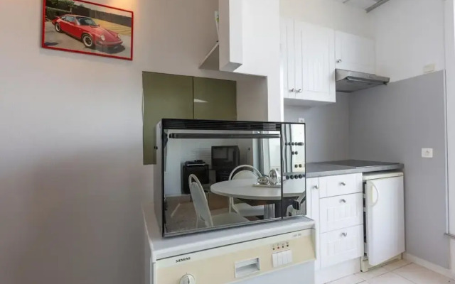 Apartment on Zeedijk With Sea Views