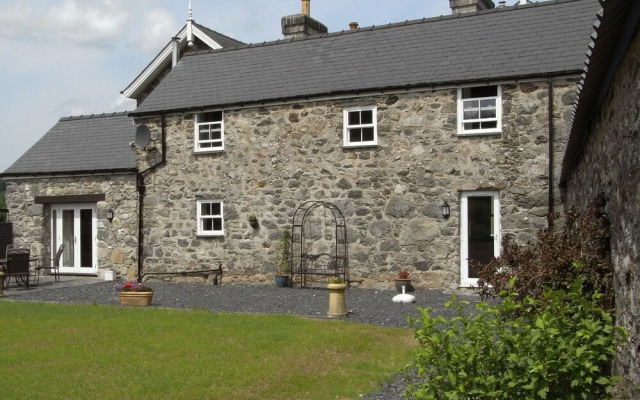Y Bwythyn at Henfaes