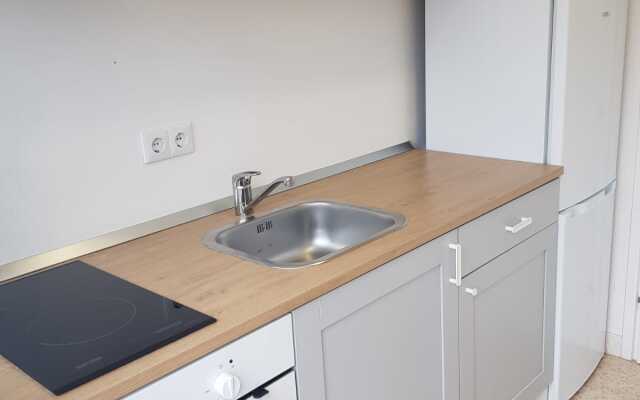 Bright and Cozy Studio Near City Center
