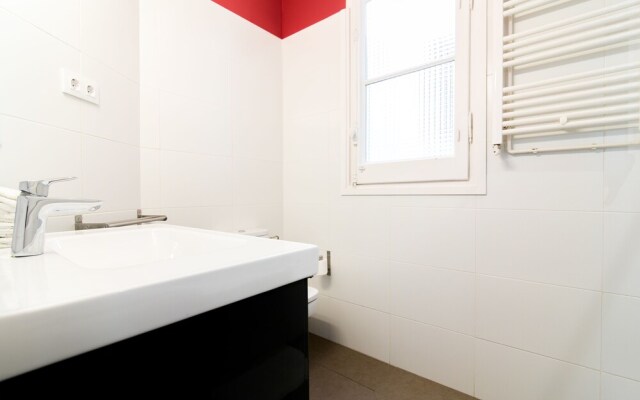 Plaza Universidad Apartments