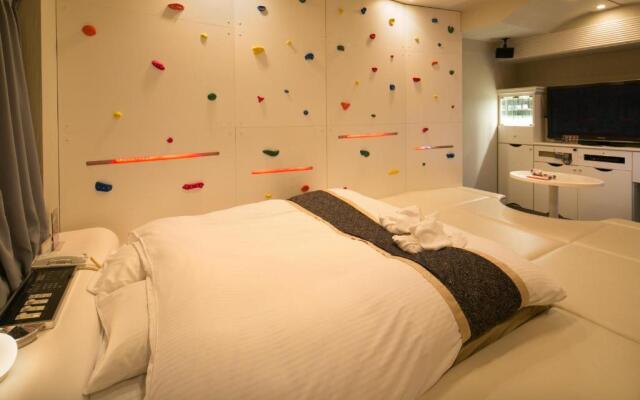 Hotel Bypass (Adult Only)