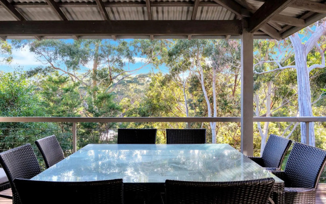 Elouera at Greenfields Beach 4pm Check Out Sundays