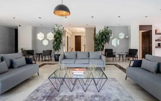 Modern Apartment With Coworking GYM and Garden