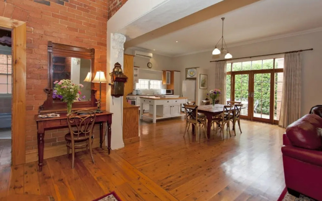 Rose Cottage - Historic Luxury