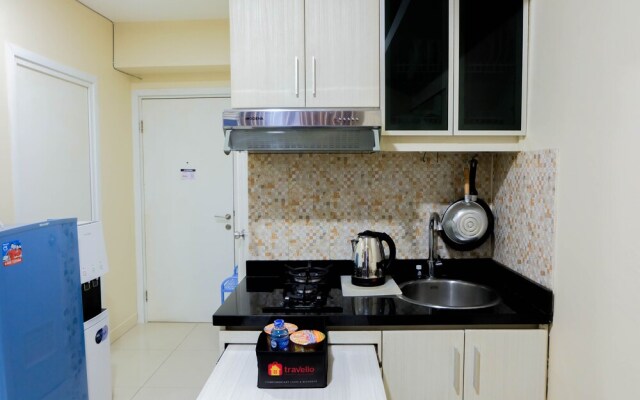 Modern and Comfy 2BR Green Pramuka Apartment