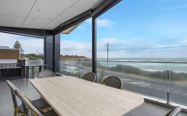 Mornington Esplanade Beachfront & SPA by Rss