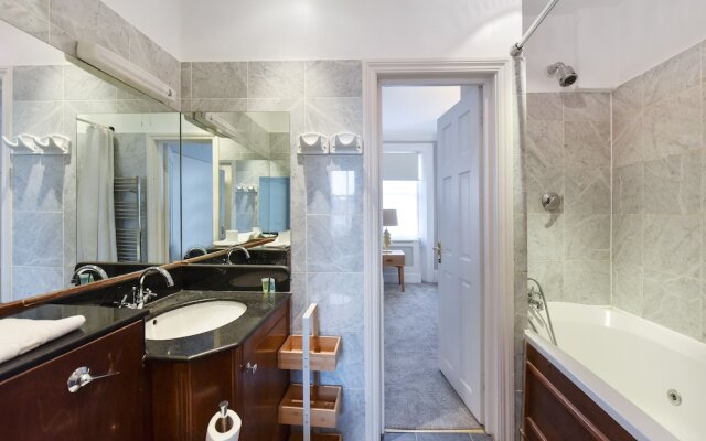 London Lifestyle - Knightsbridge II