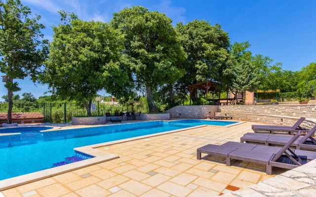 Nice Apartment in Pula With Swimming Pool
