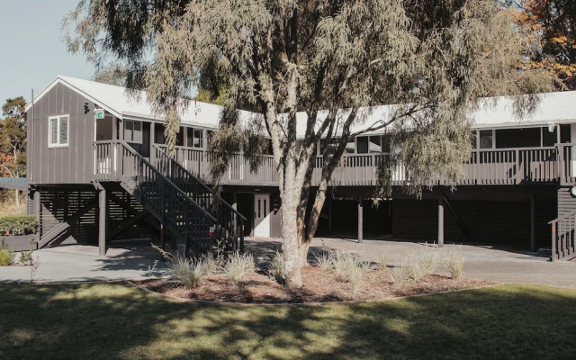 The Quarters – Outside – Turangi