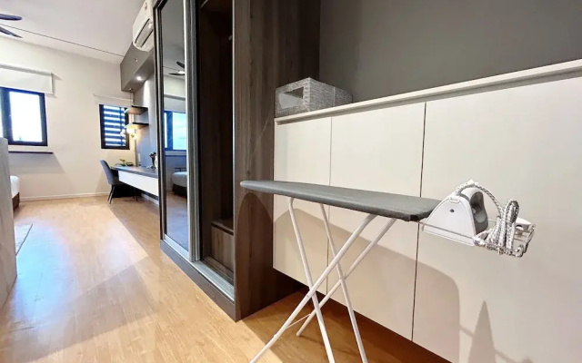 Chambers Residence by Manhattan Group