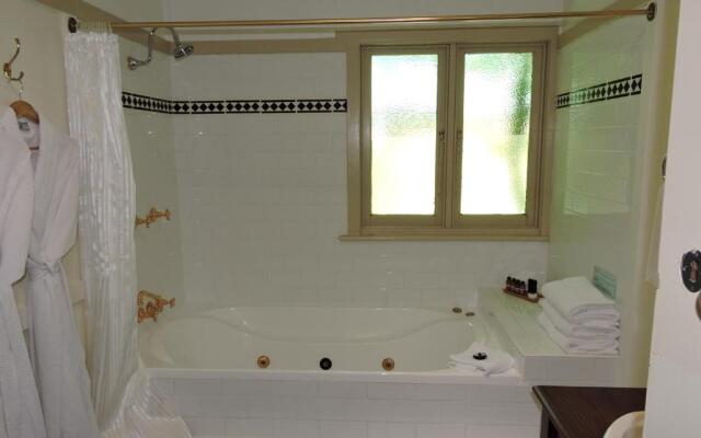 Kubba Roonga Guesthouse - Boutique Luxury Spa Retreat & Gardens