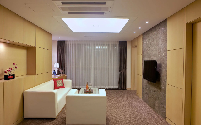The Class 300 Hotel and Condominium