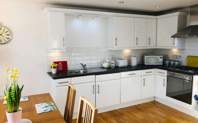 Remarkable 2 Bed Apartment in Edinburgh