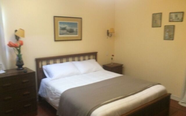 Stay at Confortable Scandinavia Hotel Bb