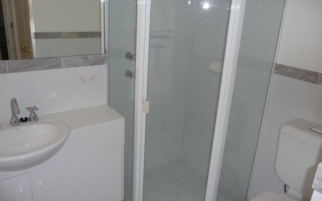 City Escape 2BD in Adelaides East End 4