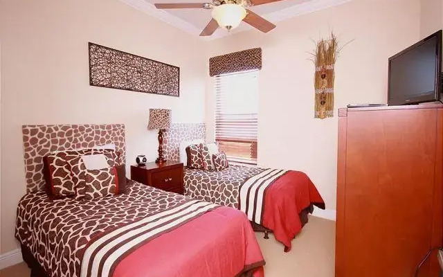 Gathering Drive House 7540