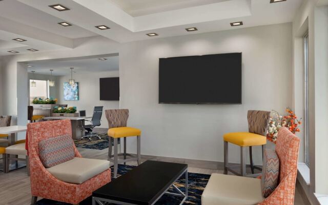 Baymont Inn & Suites Shawnee