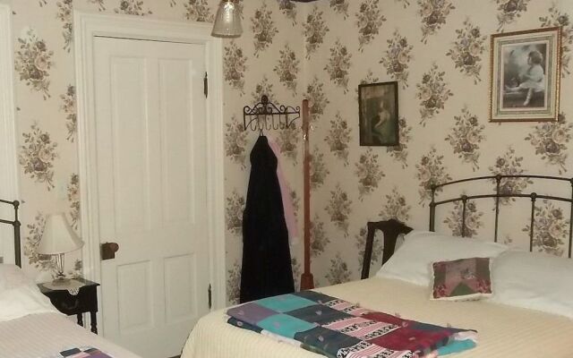 Stauer House Bed and Breakfast