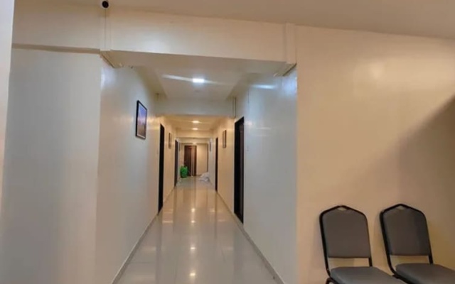 Fabhotel Vardhan Plaza