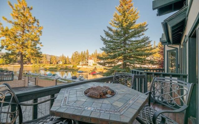 Lakefront Viking Oasis