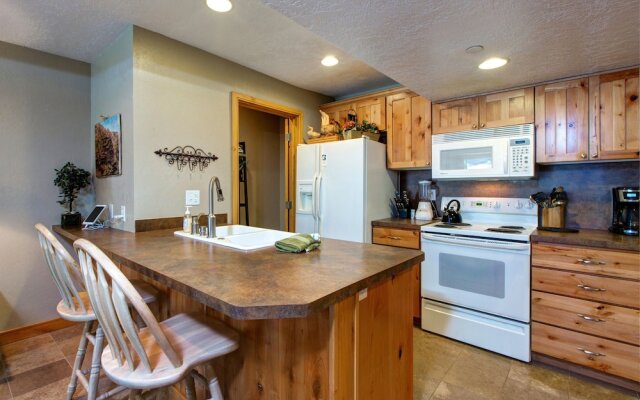 2BR Empire House Condo by RedAwning