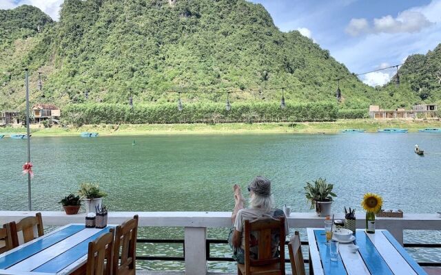 Funny Monkeys Homestay