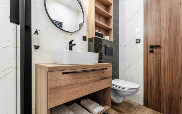 No. 28 Rooms & Apartments