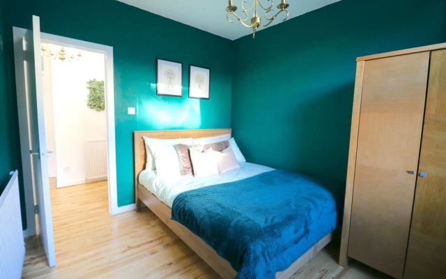 Comfortable Apartment in West End