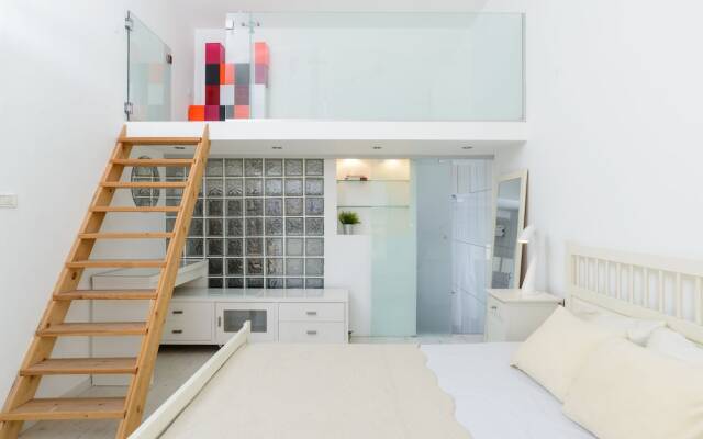 3BR Apt Steps from Sea W Parking